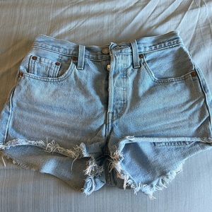 LEVIS 501 SHORTS.